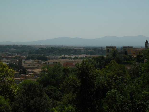  chaîne de montagne à l'horizon de Rome